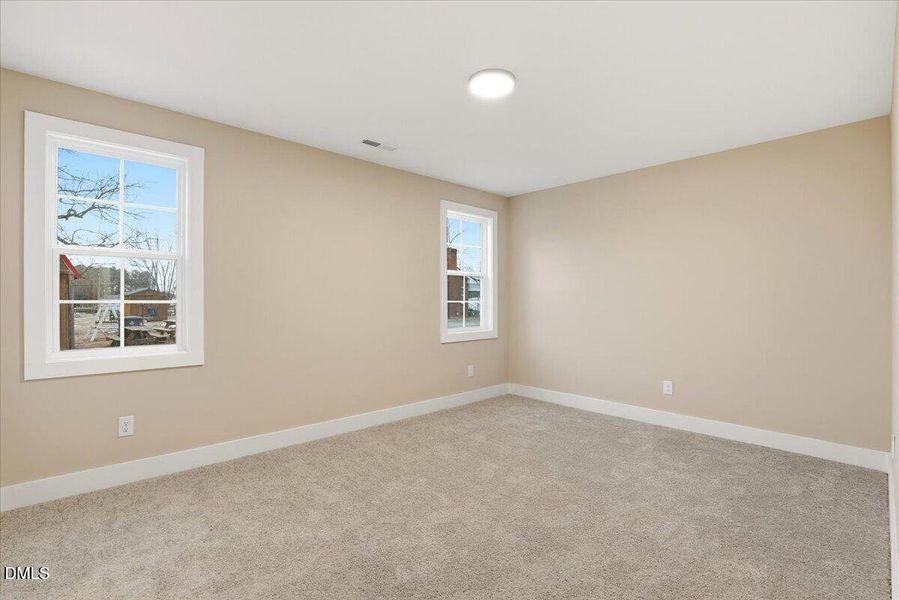 19-404 W James St-19