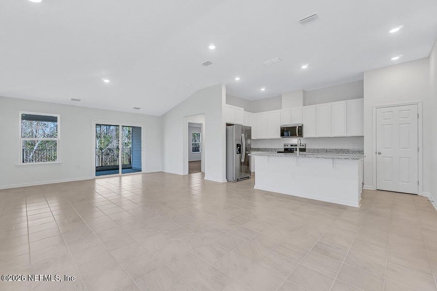 Spacious, unfurnished interior of a new home in Panther Creek, Jacksonville (Image 10).