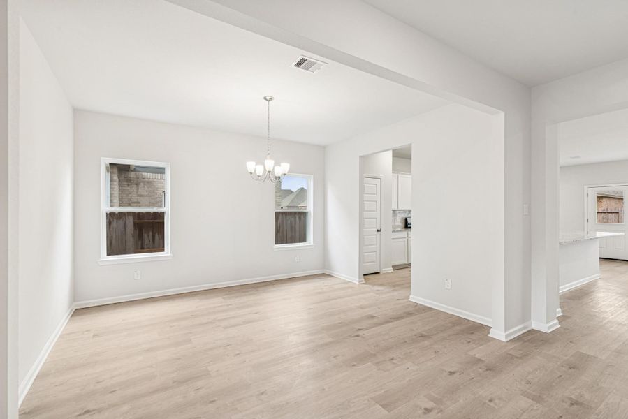 Spacious, unfurnished interior of a new home in Sierra Vista, Rosharon (Image 22).