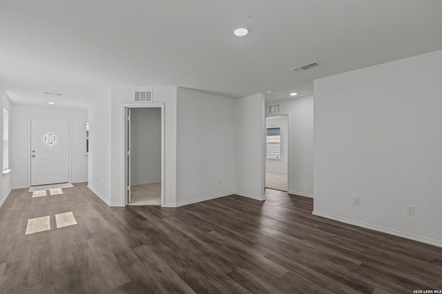 Spacious, unfurnished interior of a new home in The Overlook at Creekside, New Braunfels (Image 31).