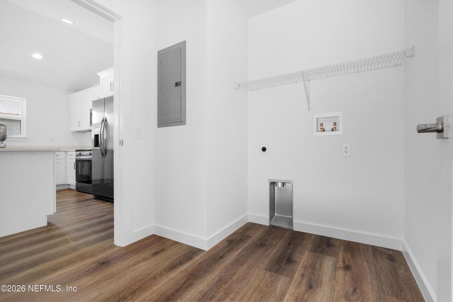 Spacious, unfurnished interior of a new home in , St. Augustine (Image 9).