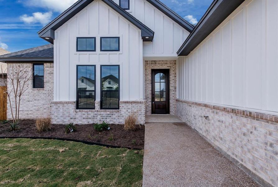 Exterior details and patio area of a home in , Waco (Image 3).
