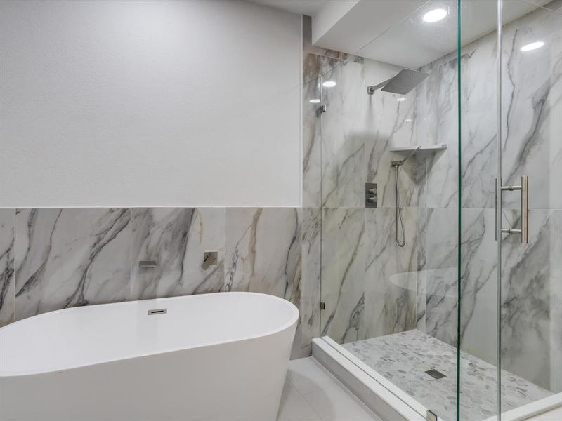 Furnished interior view inside a new home in , Grand Prairie (Image 8).