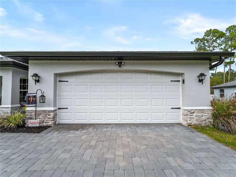 Exterior details and patio area of a home in , Port Charlotte (Image 24).