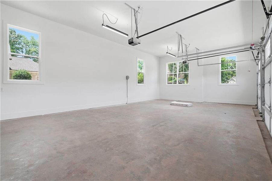 Spacious, unfurnished interior of a new home in , Jefferson (Image 59).