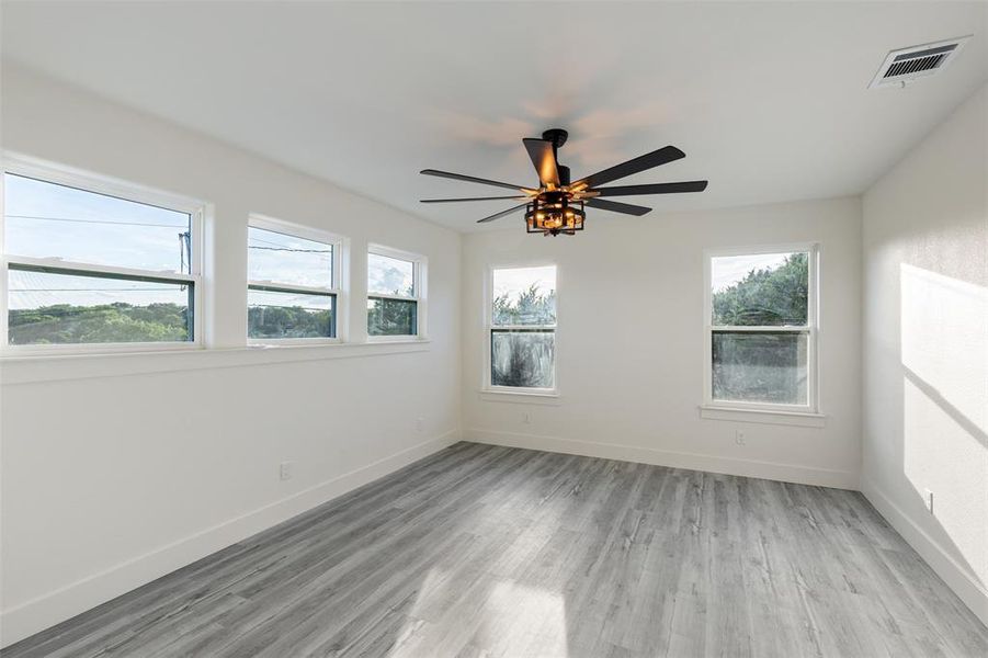 Spacious, unfurnished interior of a new home in , Granbury (Image 27).