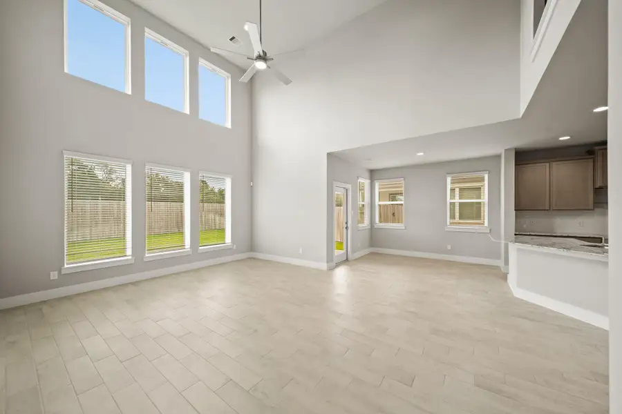 Spacious, unfurnished interior of a new home in Grand Oaks – The Cove, Houston (Image 11).