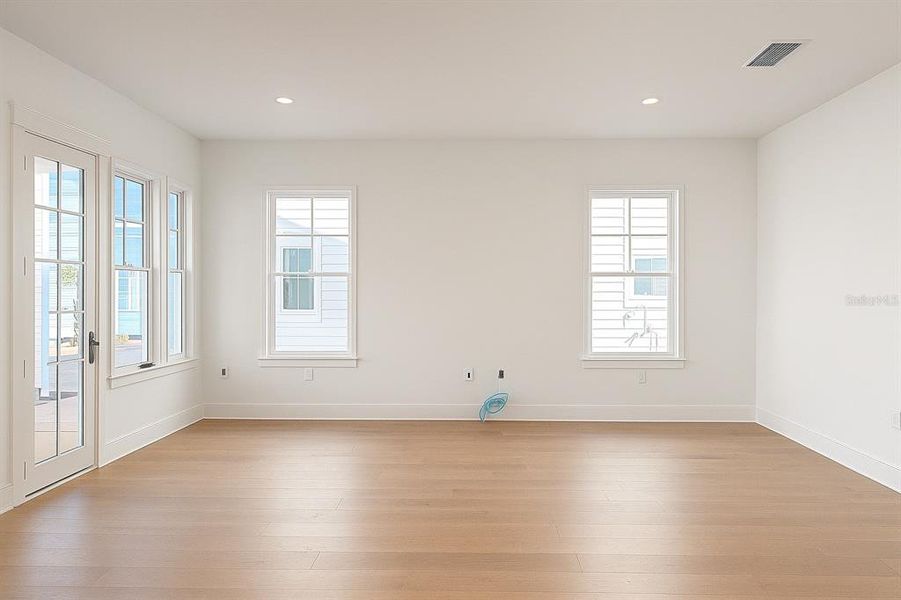 Spacious, unfurnished interior of a new home in , St. Petersburg (Image 15). Spacious, unfurnished interior of a new home in , St. Petersburg (Image 15).