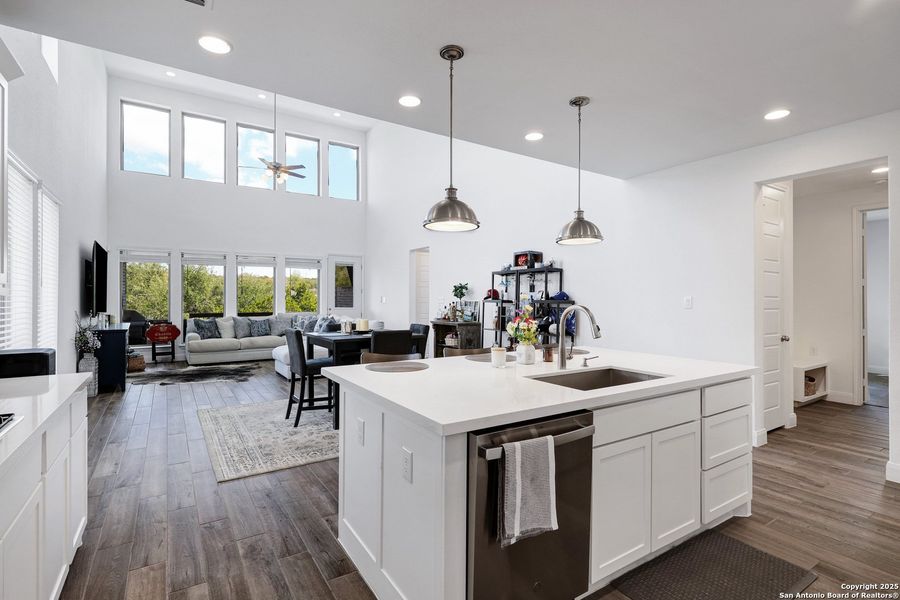 Furnished interior view inside a new home in Cibolo Canyons 50', San Antonio (Image 20). Furnished interior view inside a new home in Cibolo Canyons 50', San Antonio (Image 20).