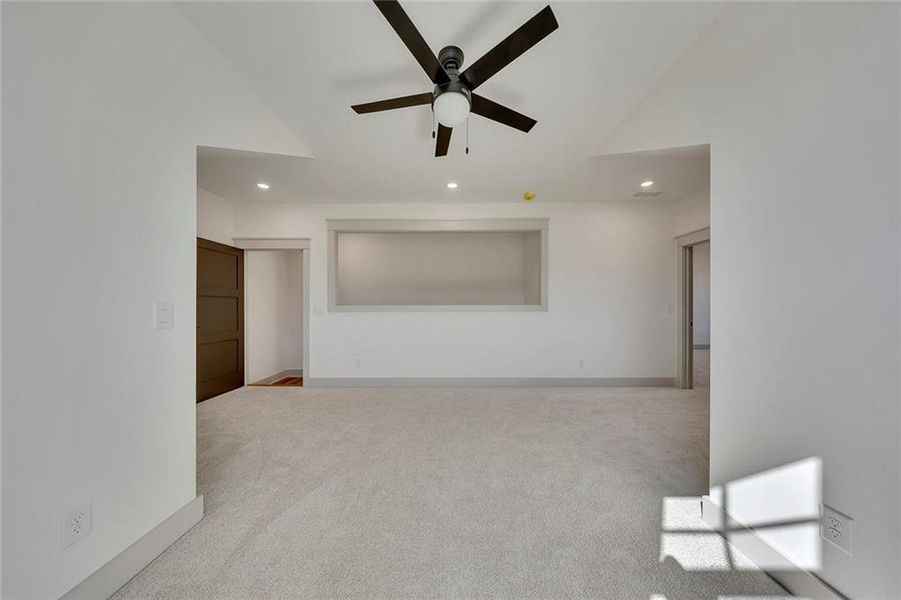 Spacious, unfurnished interior of a new home in , Jasper (Image 26).
