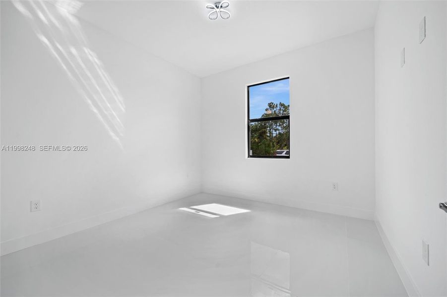 Spacious, unfurnished interior of a new home in , Lehigh Acres (Image 22).