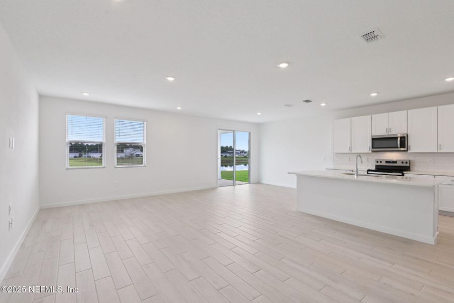 Spacious, unfurnished interior of a new home in Cypress Meadows - Signature Series, Jacksonville (Image 20).