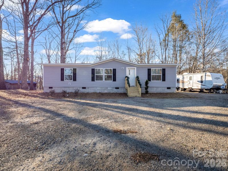 Exterior details and patio area of a home in , Marion (Image 23).