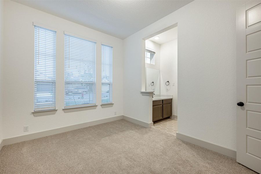 **PHOTOS REPRESENTATIVE OF FLOORPLAN ONLY**