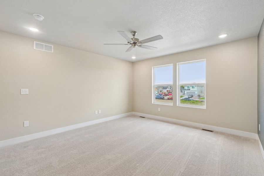 Spacious, unfurnished interior of a new home in The Trails at Aspen Ridge, Colorado Springs (Image 41).