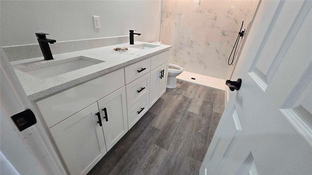 Furnished interior view inside a new home in , Dunnellon (Image 19).