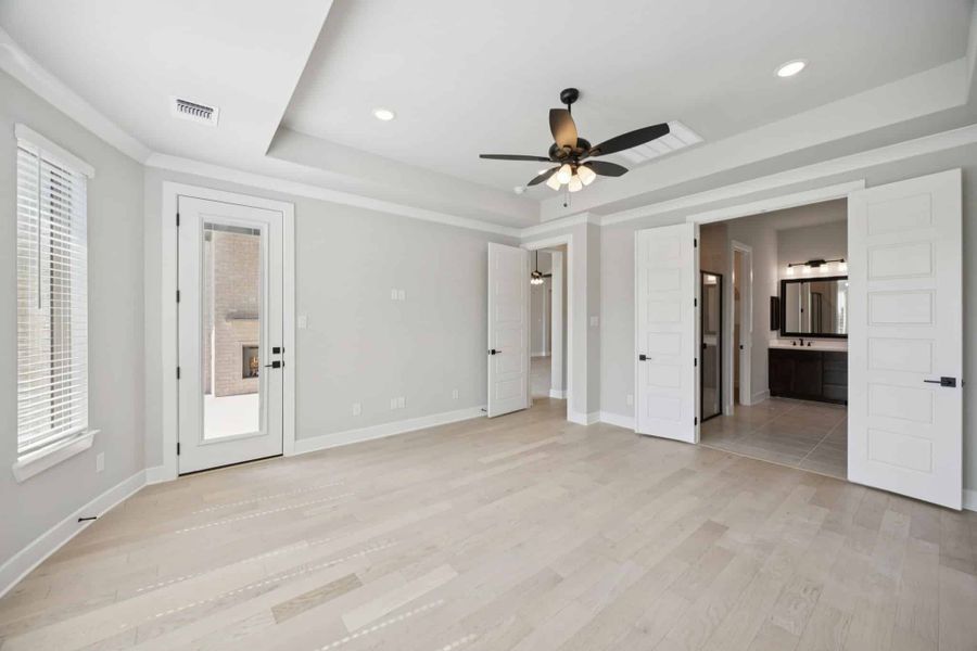 Spacious, unfurnished interior of a new home in Lakeview Heights, Azle (Image 35).