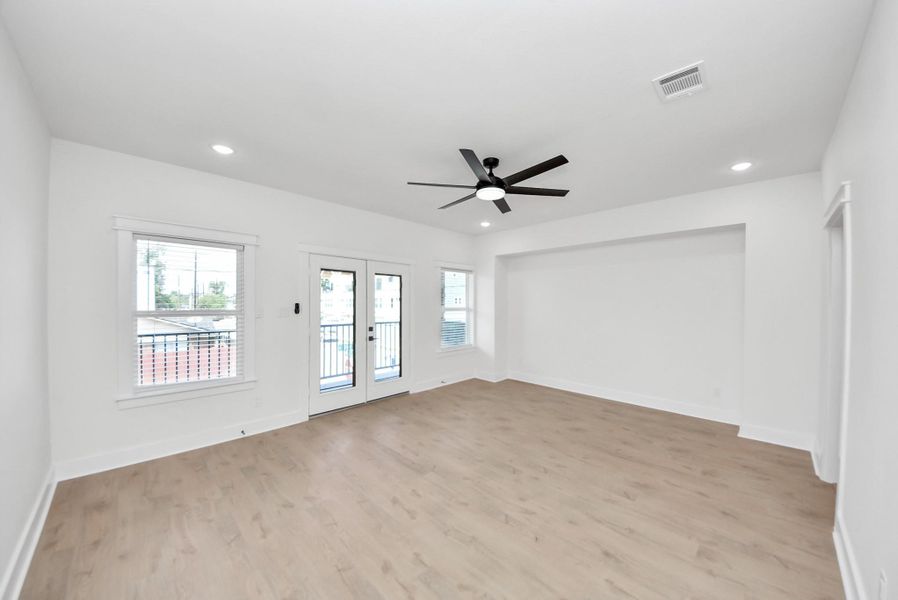 Spacious, unfurnished interior of a new home in , Houston (Image 27).