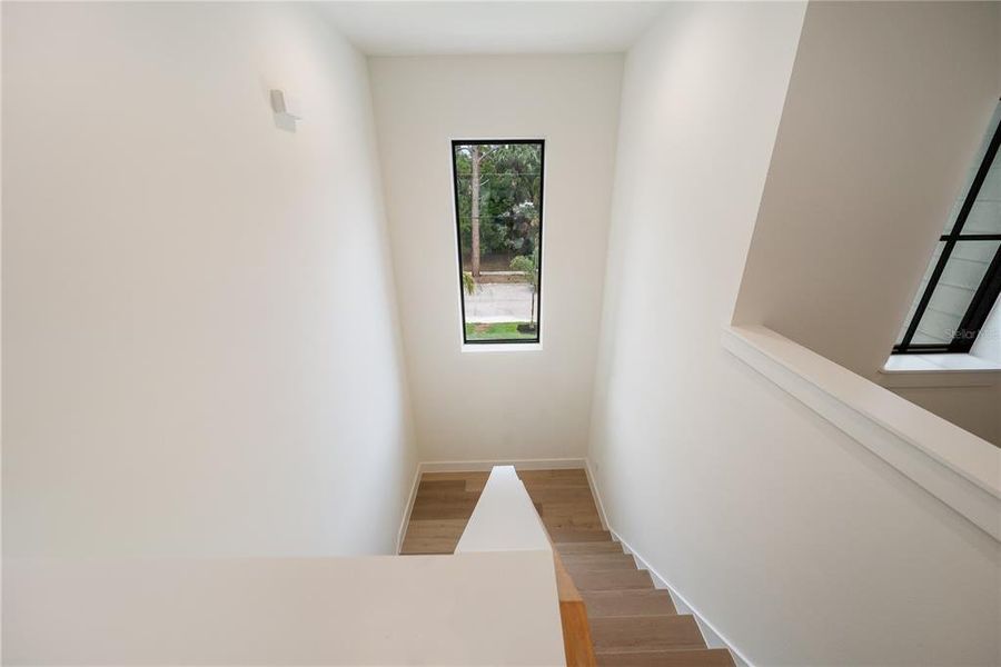 Spacious, unfurnished interior of a new home in , Sarasota (Image 30).