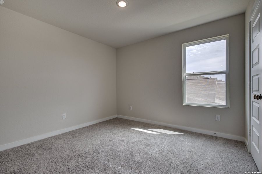 Spacious, unfurnished interior of a new home in Mesa Vista, San Antonio (Image 12).