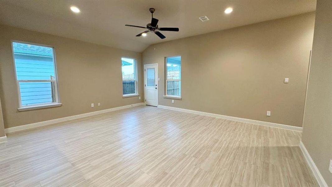 Spacious, unfurnished interior of a new home in Rock Creek Ranch, Fort Worth (Image 16). Spacious, unfurnished interior of a new home in Rock Creek Ranch, Fort Worth (Image 16).