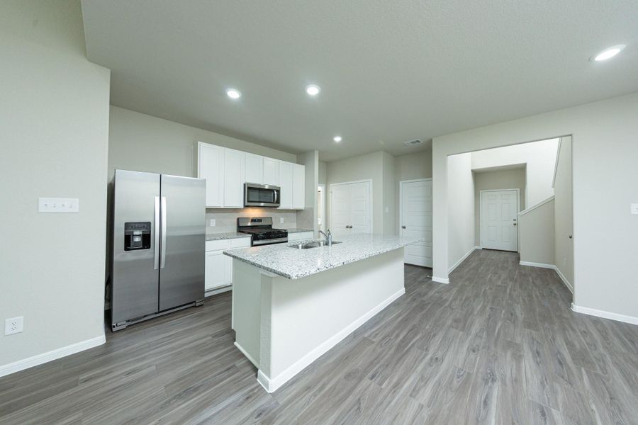 Furnished interior view inside a new home in Mackenzie Creek, Conroe (Image 7).
