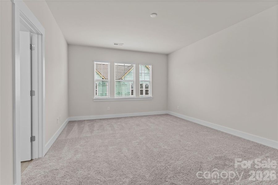 Spacious, unfurnished interior of a new home in Sierra Ridge, Gastonia (Image 22).