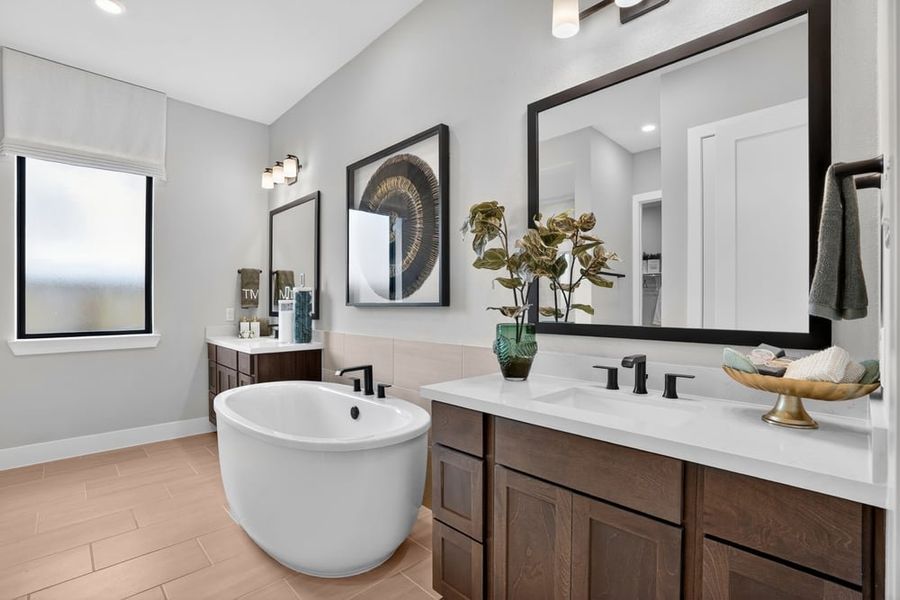 Representative furnished interior of a home built from the Vincent by Taylor Morrison in Ryehill, Rosenberg (Image 29).