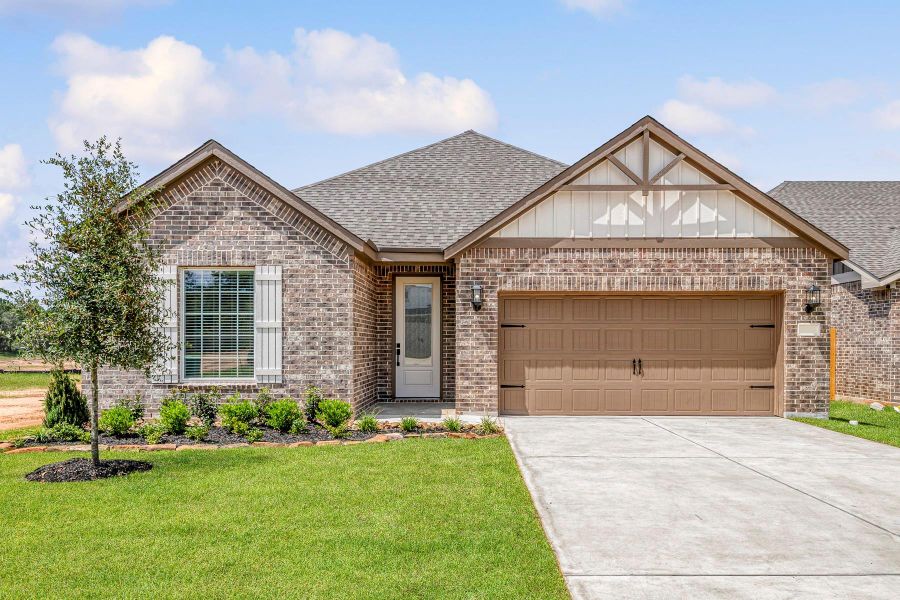 Front exterior of a new home in Sweetwater Ridge, Conroe, TX, highlighting curb appeal (Image 1).