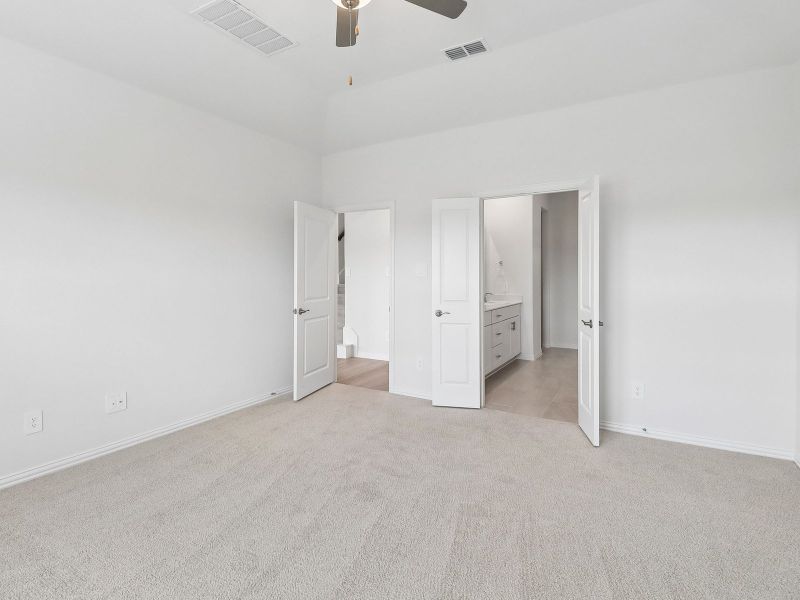 Spacious, unfurnished interior of a new home in Stella Hills, Denton (Image 14).
