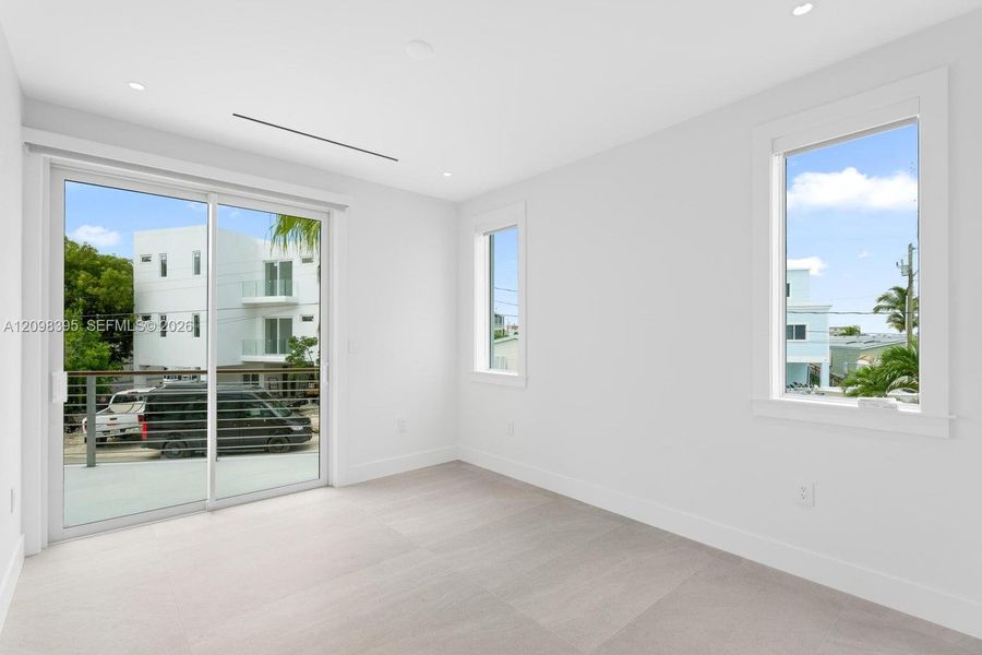 Spacious, unfurnished interior of a new home in , Key Largo (Image 62).