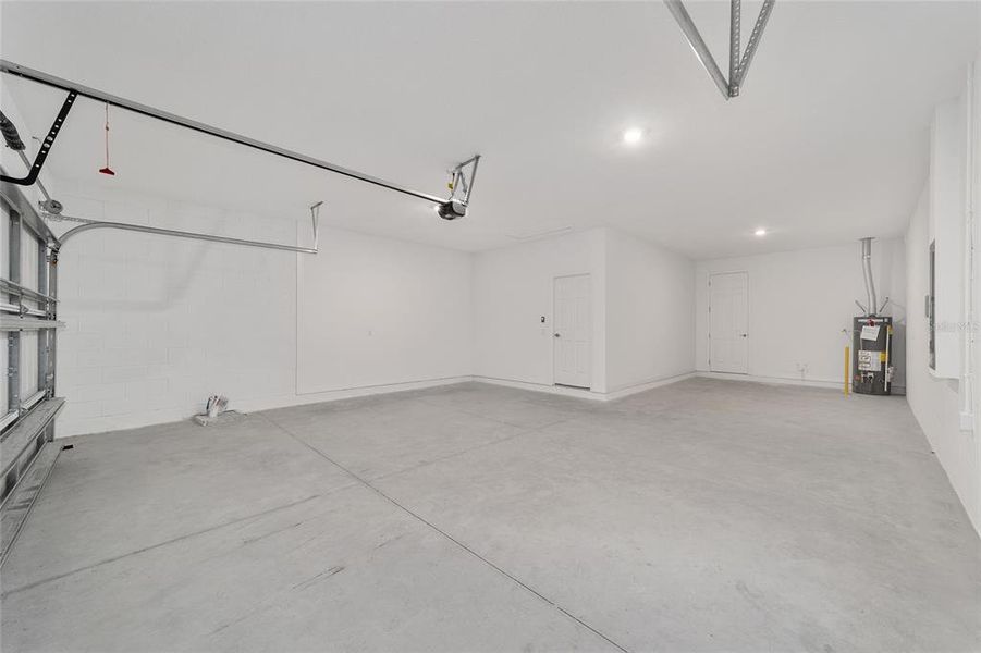 Spacious, unfurnished interior of a new home in Calesa Township, Ocala (Image 45).