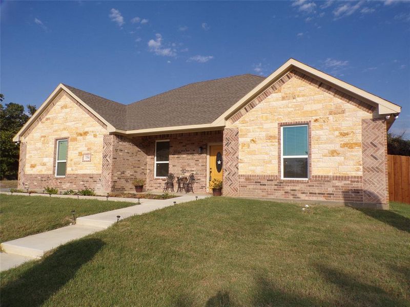 View of front of property featuring a front lawn