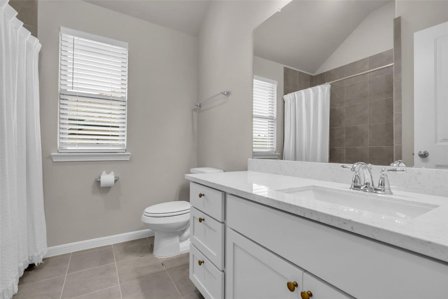 Furnished interior view inside a new home in , Conroe (Image 17).