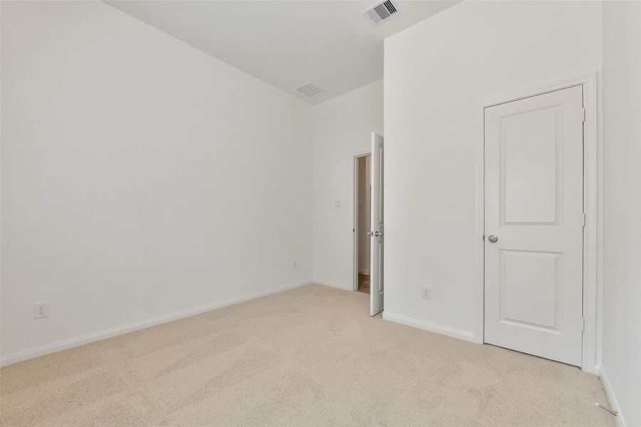 Spacious, unfurnished interior of a new home in King Oaks Village, Baytown (Image 21).