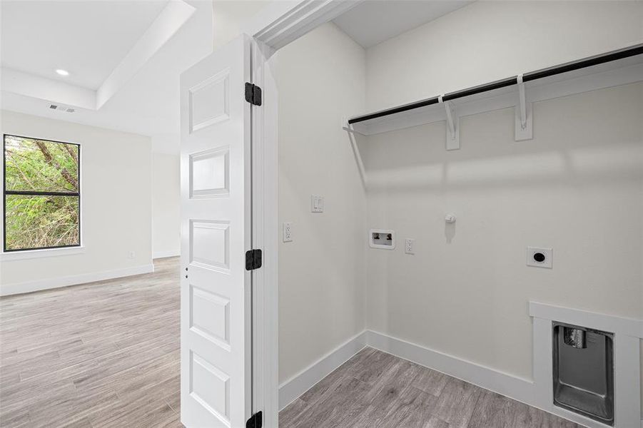 Spacious, unfurnished interior of a new home in , Granbury (Image 18).