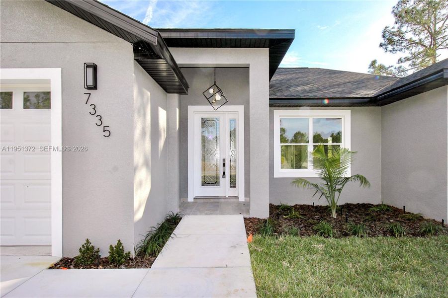 Exterior details and patio area of a home in , Sebring (Image 25).