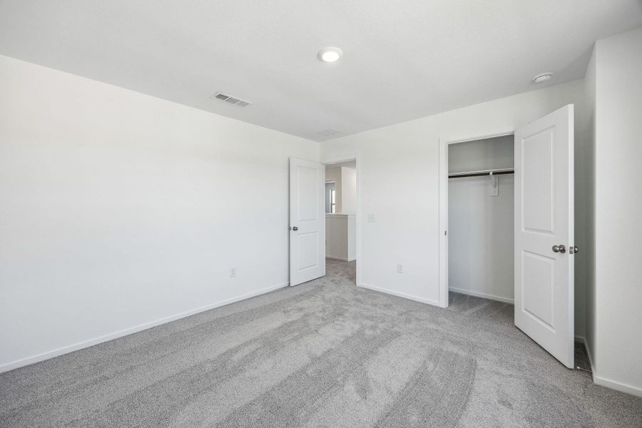 Spacious, unfurnished interior of a new home in Mavera, Conroe (Image 15).