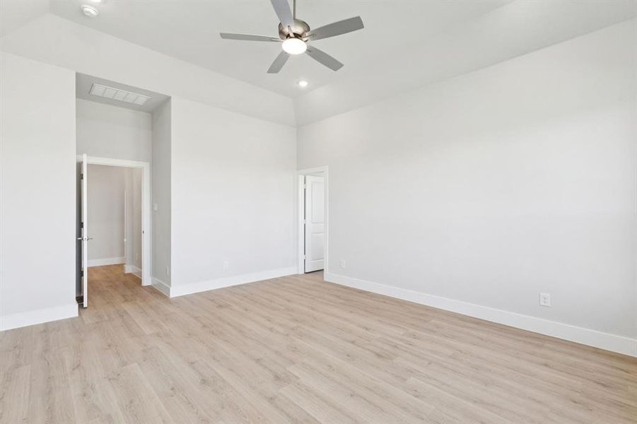 Unfurnished room with light wood-style floors, ceiling fan, and recessed lighting