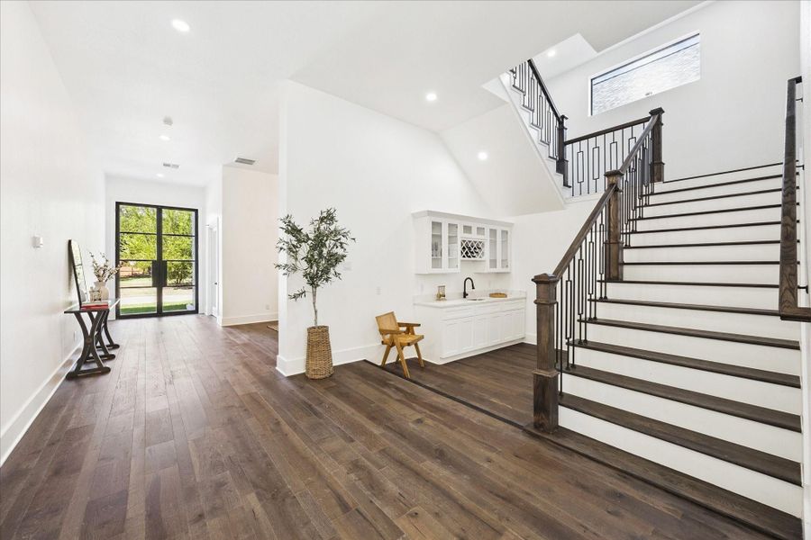 Spacious, unfurnished interior of a new home in , Houston (Image 35).