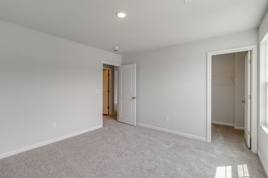 Spacious, unfurnished interior of a new home in Bluefield, Lexington (Image 44).