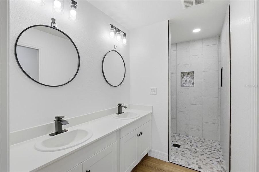 Furnished interior view inside a new home in , Ocklawaha (Image 7).
