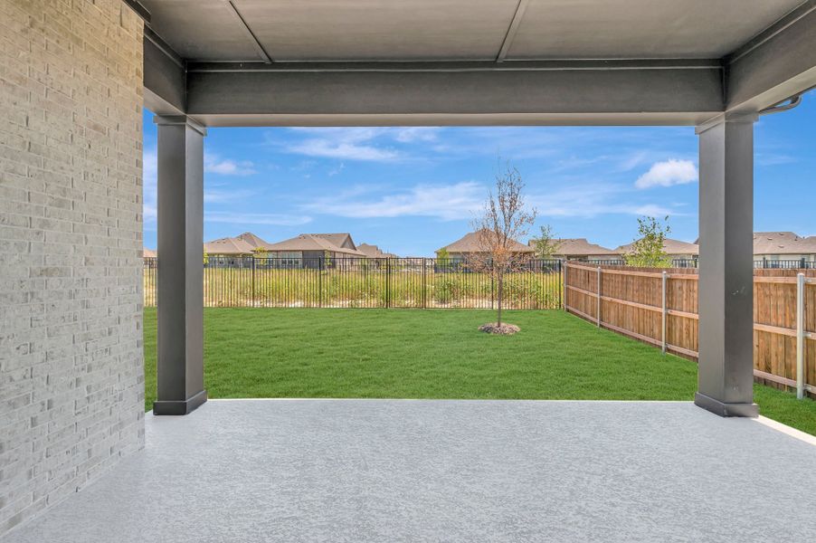 Exterior details and patio area of a home in Tavolo Park Cottages, Fort Worth (Image 4).