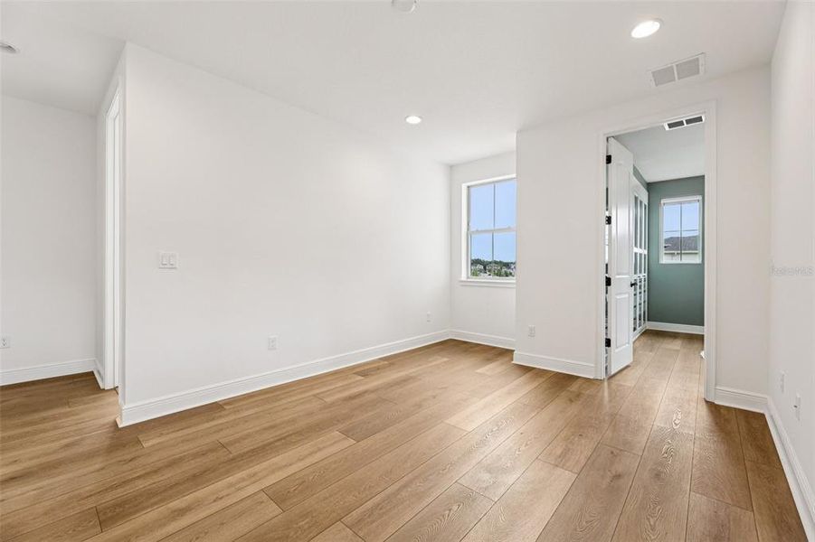 Spacious, unfurnished interior of a new home in , St. Cloud (Image 18).