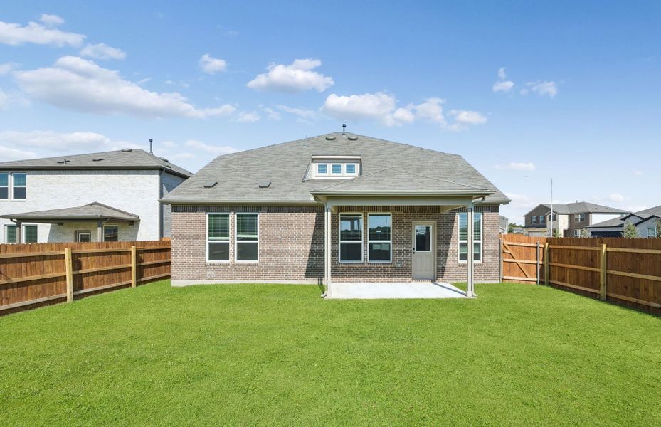 Exterior details and patio area of a home in Lagos, Manor (Image 25).