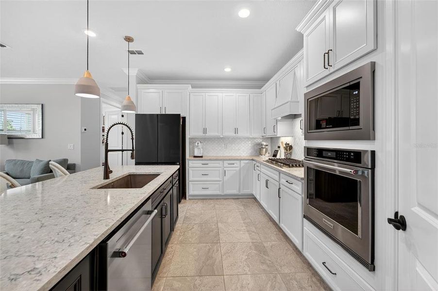Furnished interior view inside a new home in , Land O' Lakes (Image 40).