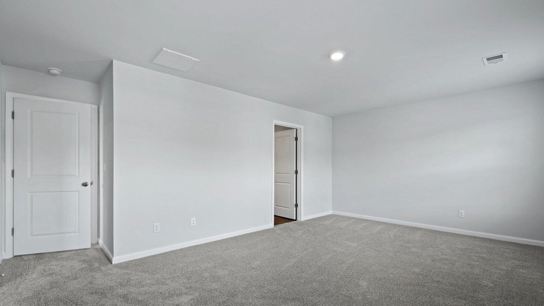 Spacious, unfurnished interior of a new home in Carolina Groves, Moncks Corner (Image 18).