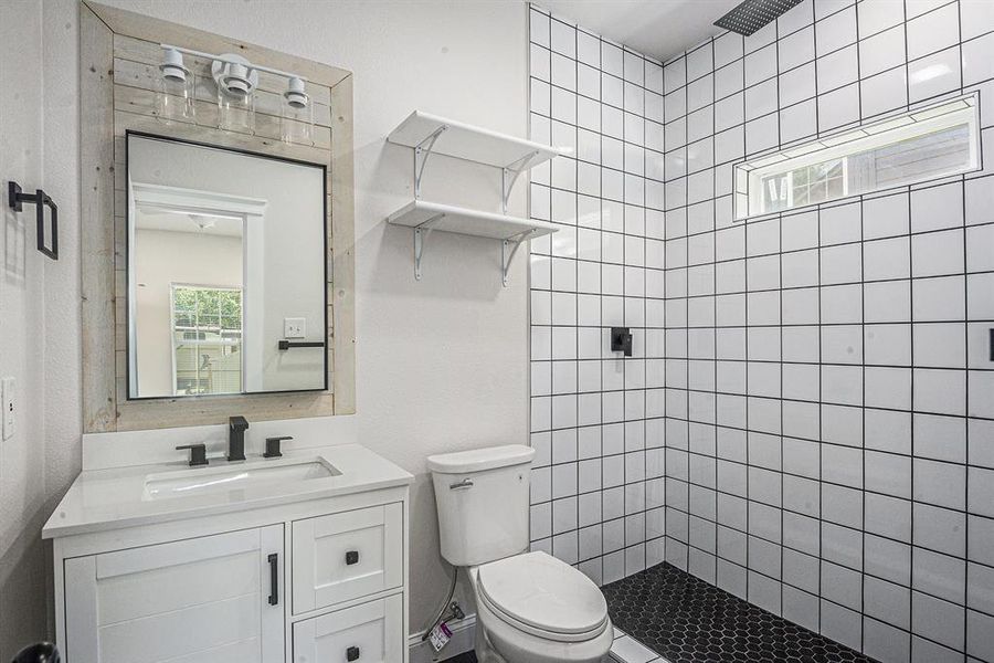 Furnished interior view inside a new home in , Rhome (Image 8).