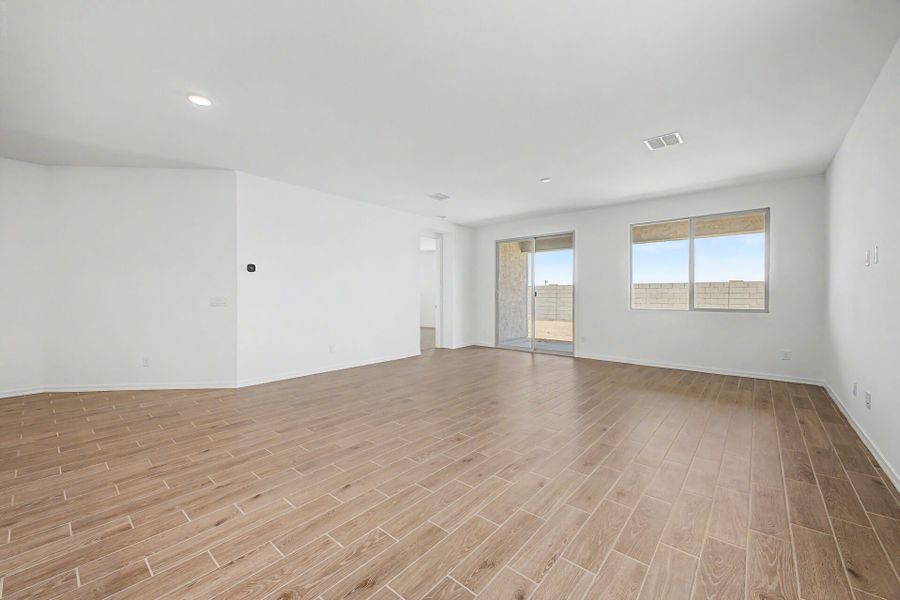 Spacious, unfurnished interior of a new home in Soleo, San Tan Valley (Image 7).
