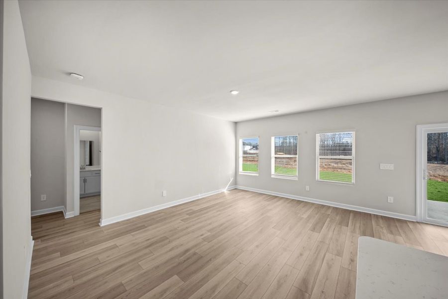 Spacious, unfurnished interior of a new home in Wexford Park, Fountain Inn (Image 12).
